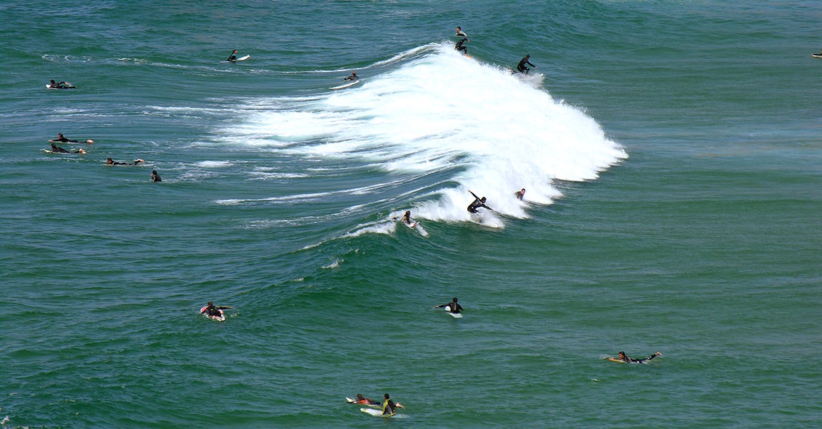 The strong currents in Sagres create an amazing surfing experience / Wikimedia Commons