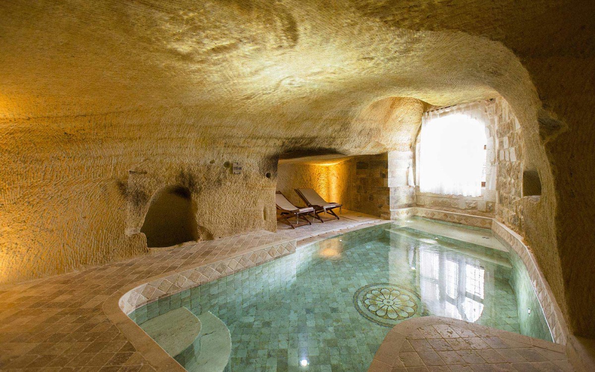 Uma piscina interior
