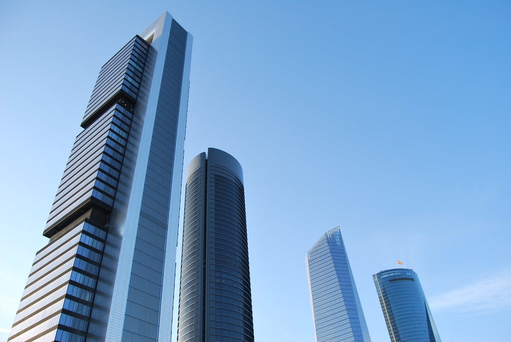 Torre Cepsa (à esquerda) - Madrid Torre Cepsa (à esquerda) - Madrid