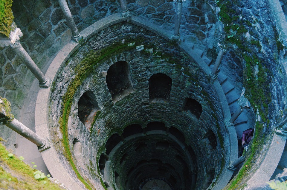 Uno dei pozzi a Quinta da Regaleira / Pixabay