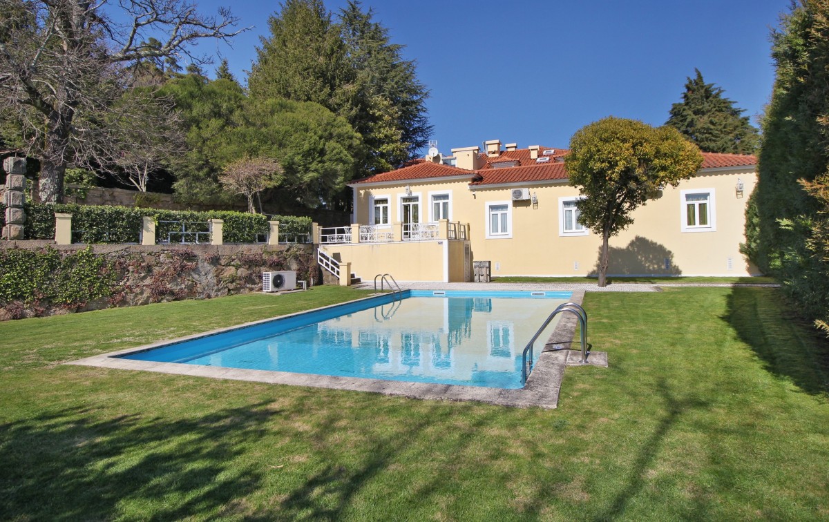 Questo hotel in vendita in Portogallo dispone anche di una piscina