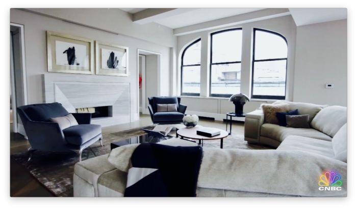 A propriedade tem um ginásio e salão de jogos