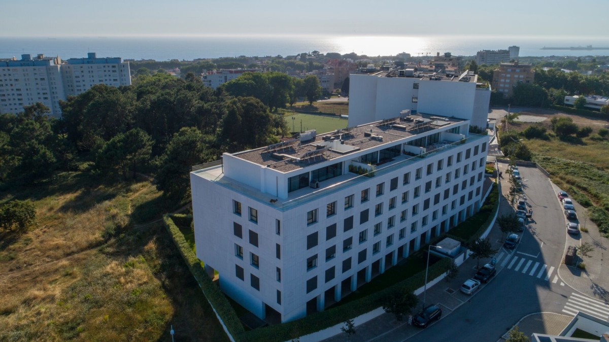 Histórico Forte da Ervilha no Porto convertido em complexo habitacional com vistas para o mar