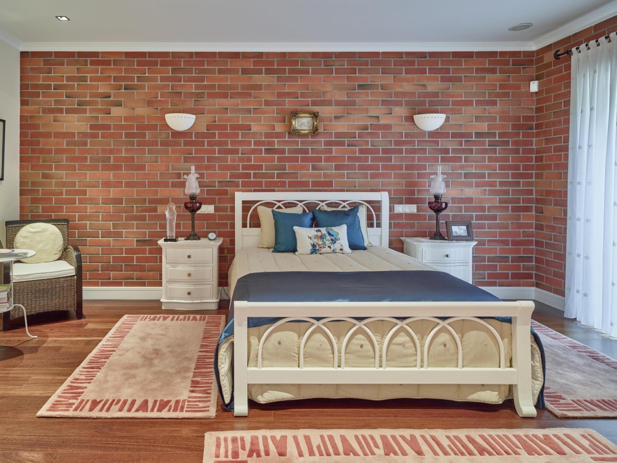 La maison dispose de quatre chambres à coucher, toutes décorées avec élégance et luxe