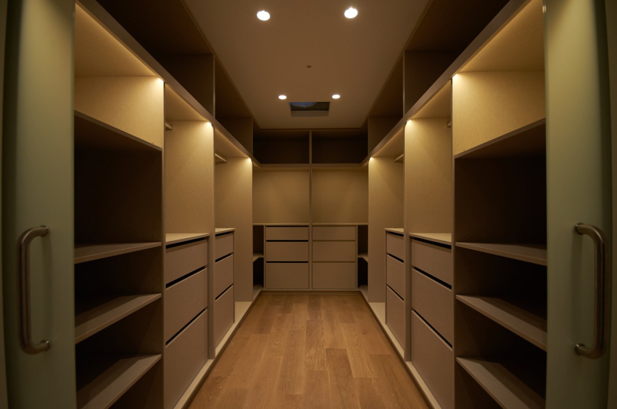 There are huge walk-in wardrobes in the bedrooms