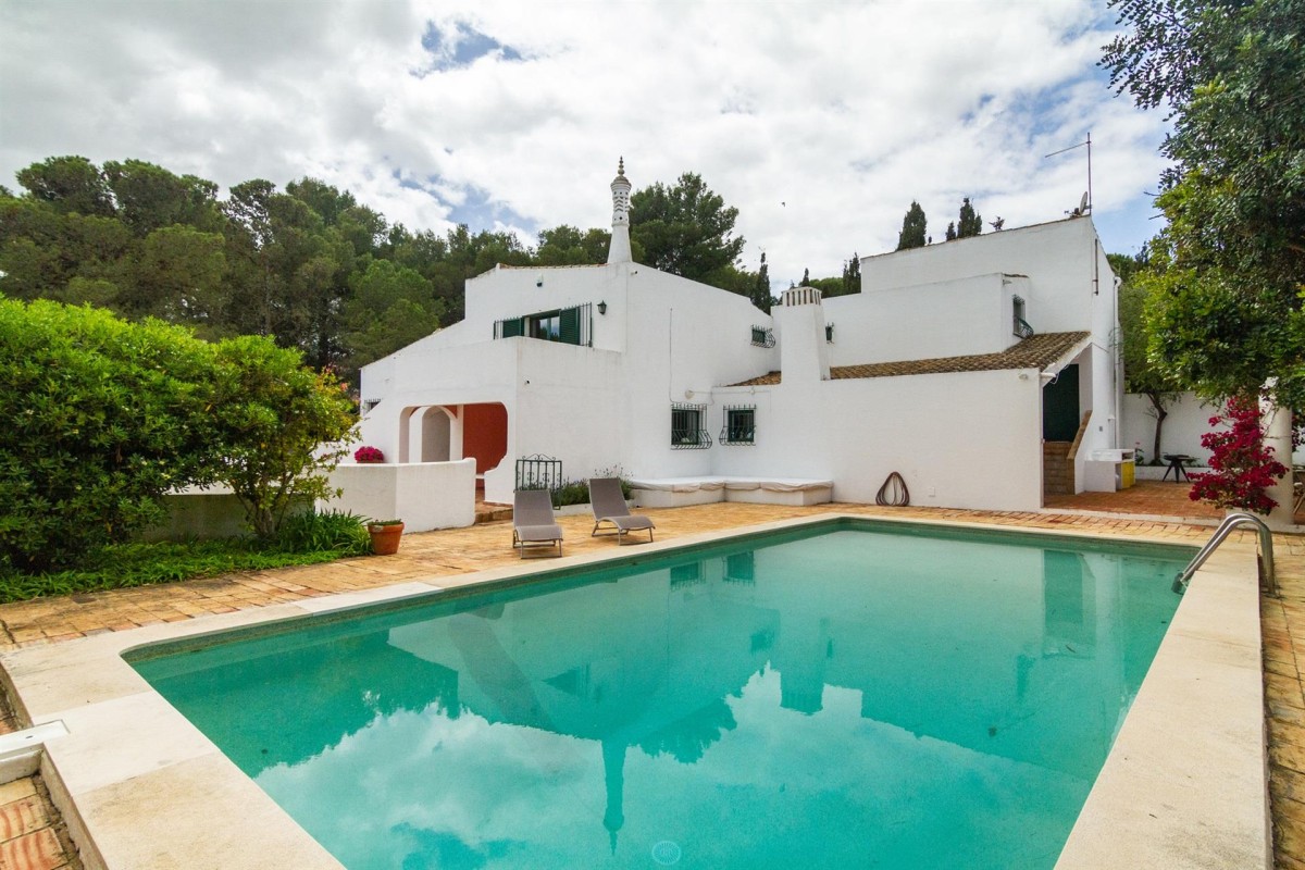 Casa de férias de Sophia de Mello Breyner em Lagos está à venda por 1,4 milhões de euros