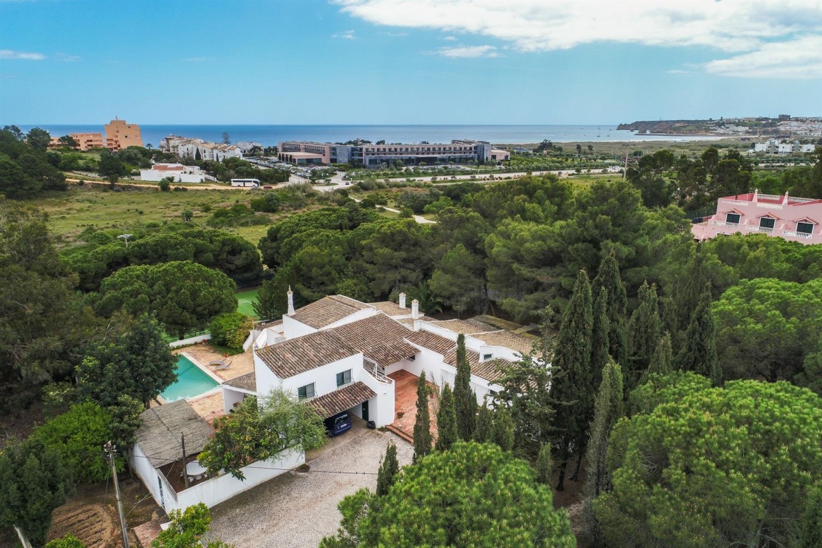 Casa de férias de Sophia de Mello Breyner em Lagos está à venda por 1,4 milhões de euros