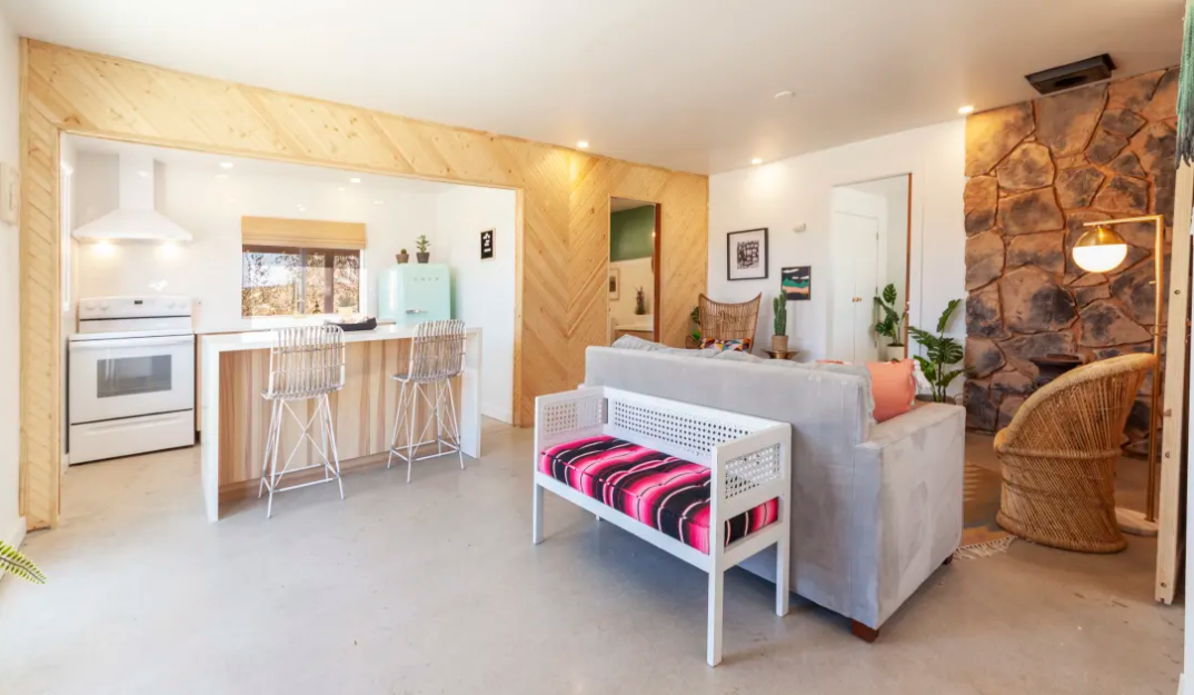 A cozinha integra-se na perfeição com a sala