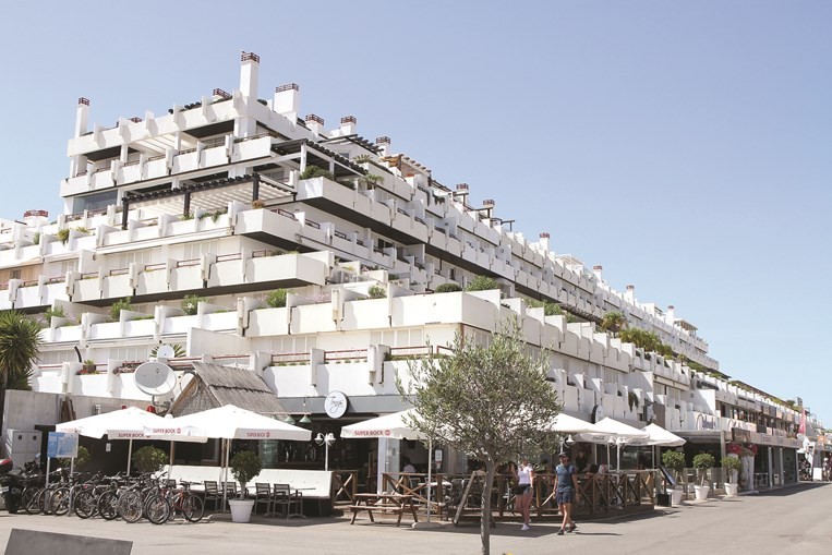 Herman José vende apartamento de luxo na Marina de Vilamoura por 2 milhões