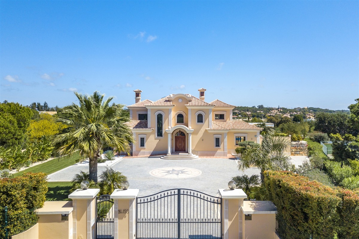 Perfectly balanced villa for sale in the Algarve, Portugal