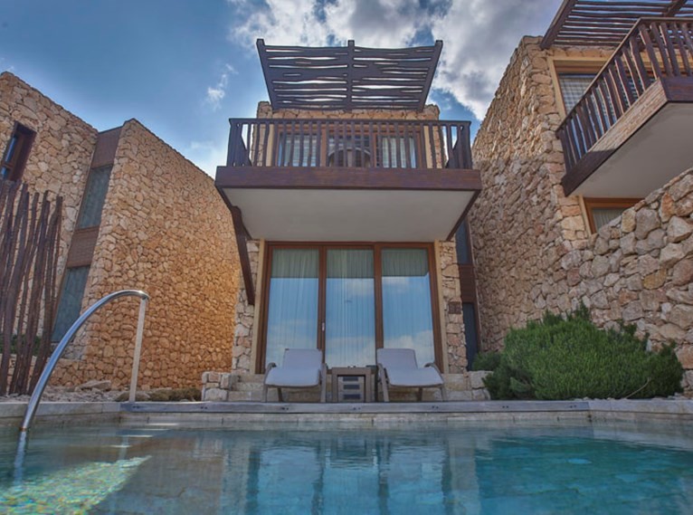 Uma piscina privada