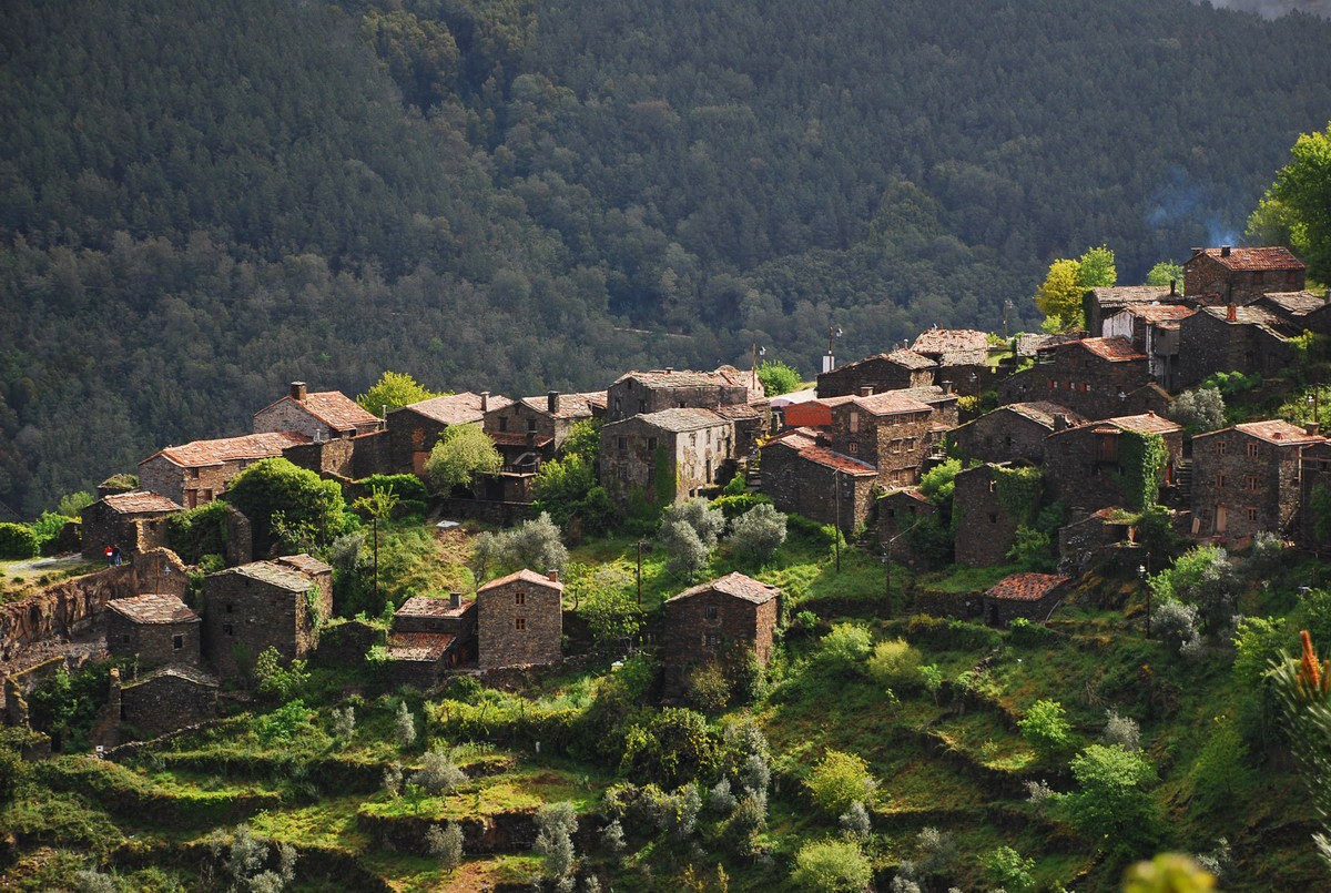 Há 117 imóveis à venda na Serra da Lousã por 300 mil euros