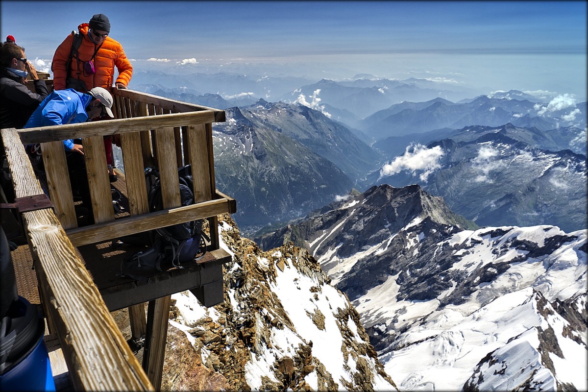 O preço por noite é de 100 euros em regime de meia pensão