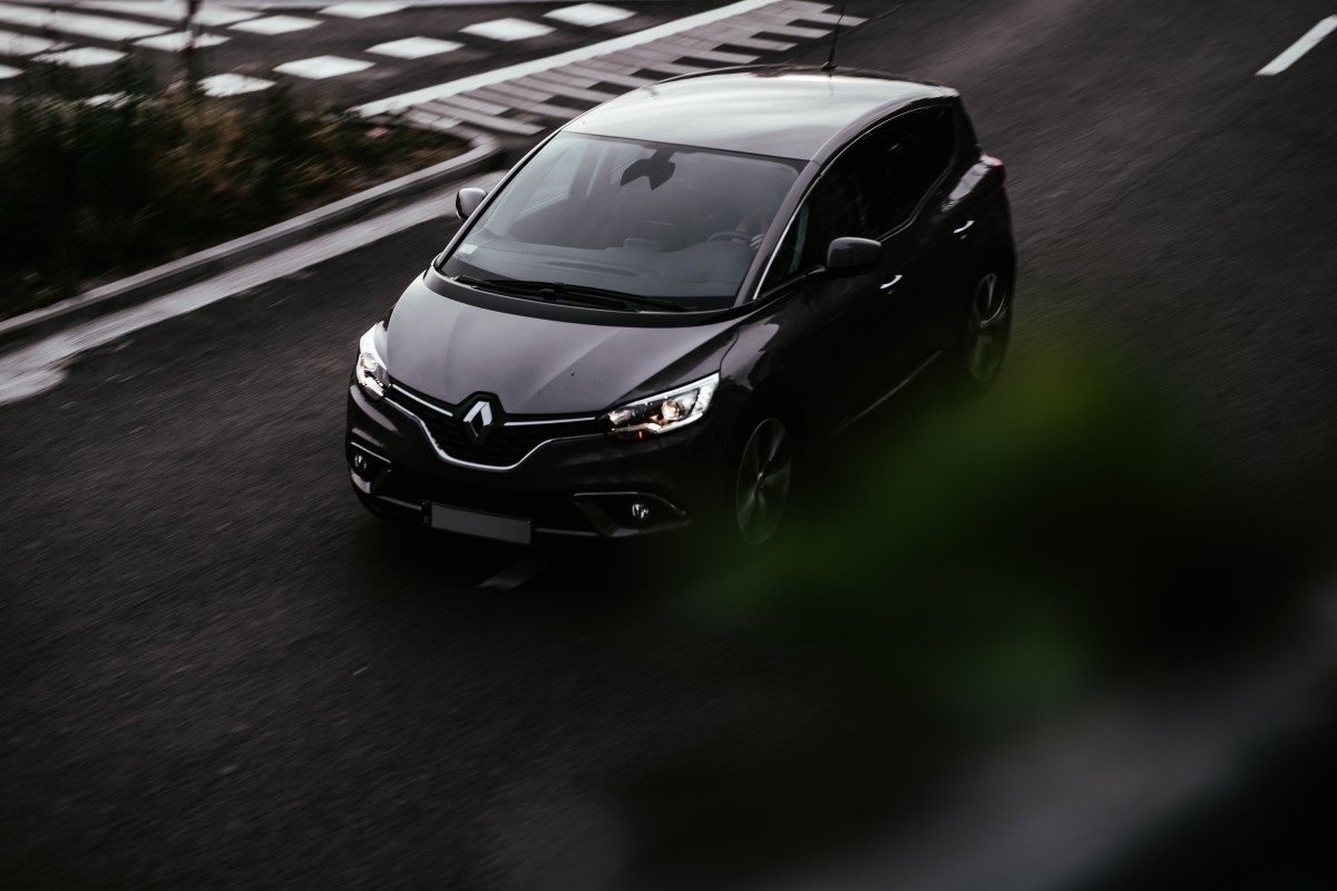 As marcas de automóveis mais vendidas em Portugal são…