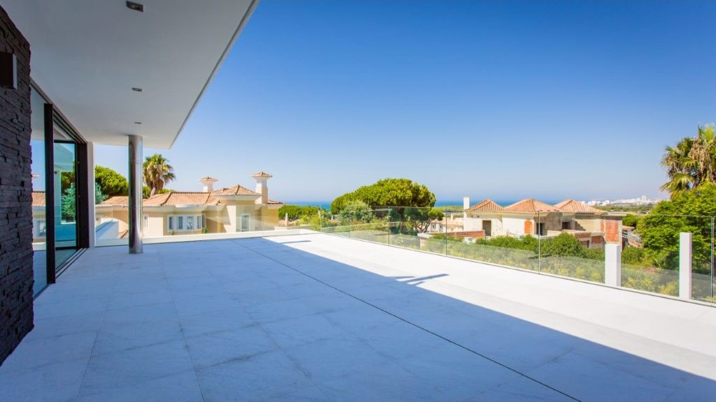 Views of the neigbourhood from the terrace on the first floor