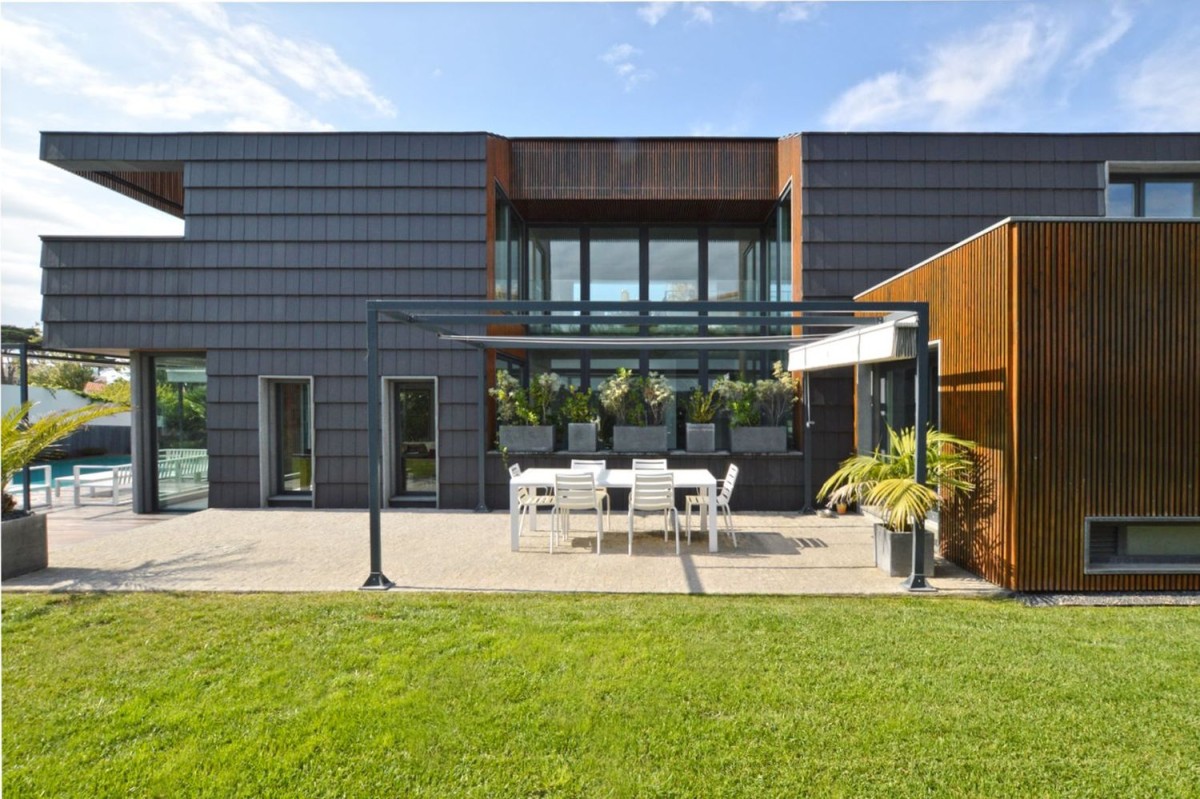 Spacious outdoor area