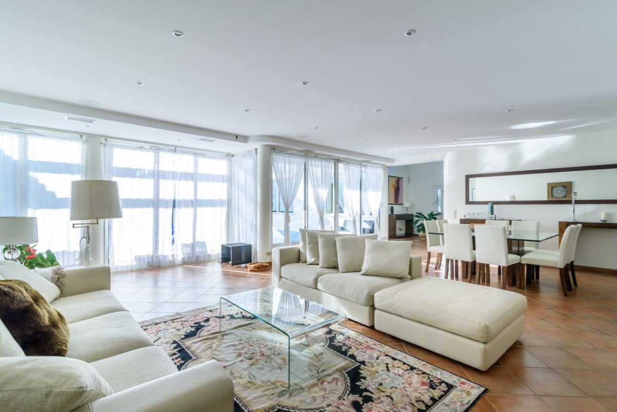 Open plan living and dining area