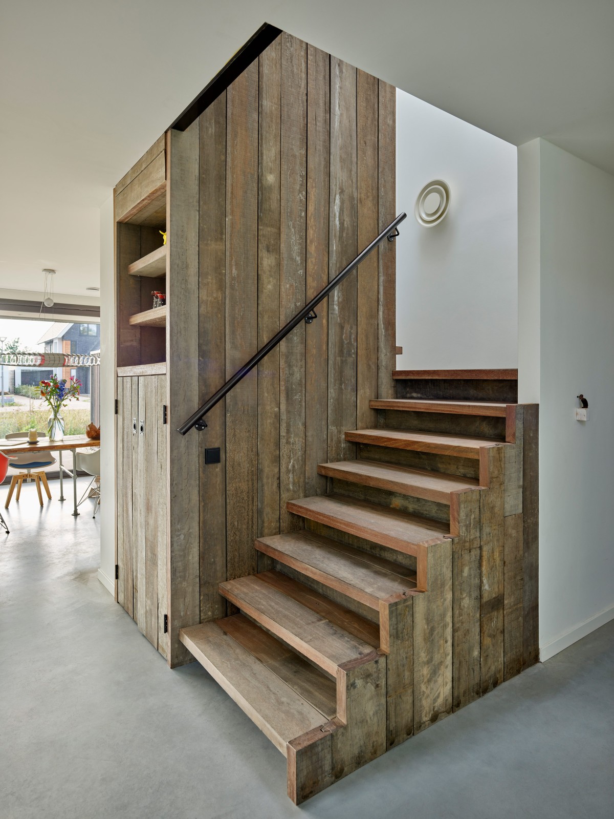 A madeira e a cor branca