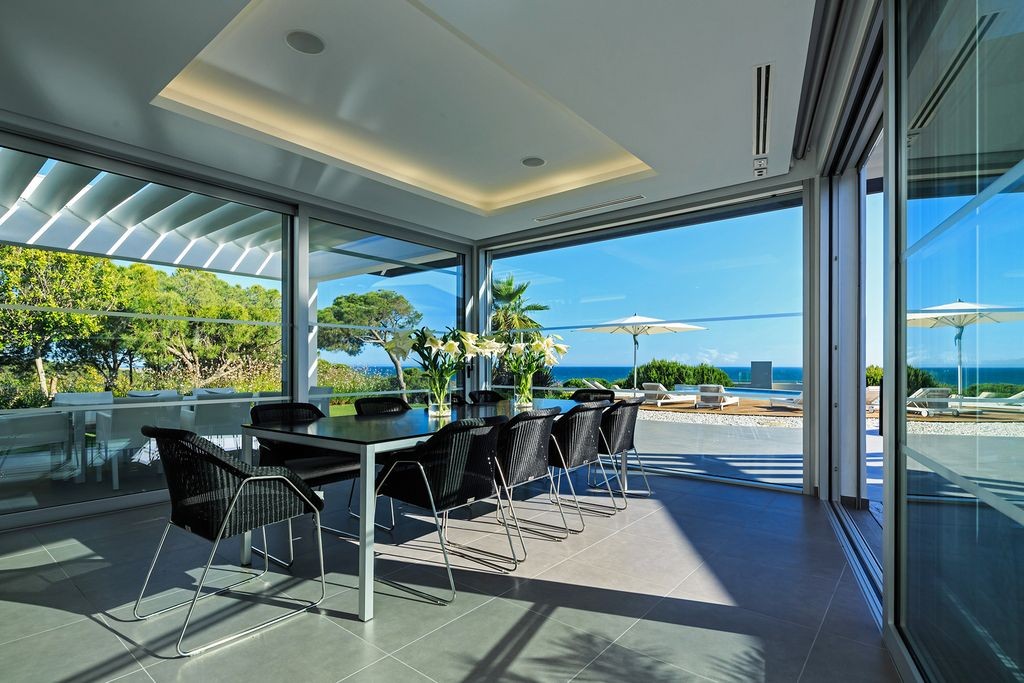 Dining area with access to the terrace and sea view
