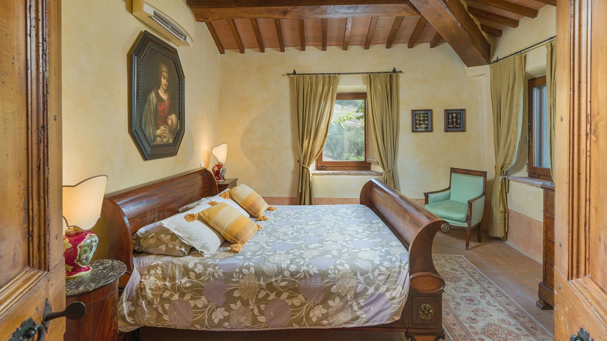 Conta com quarto quartos