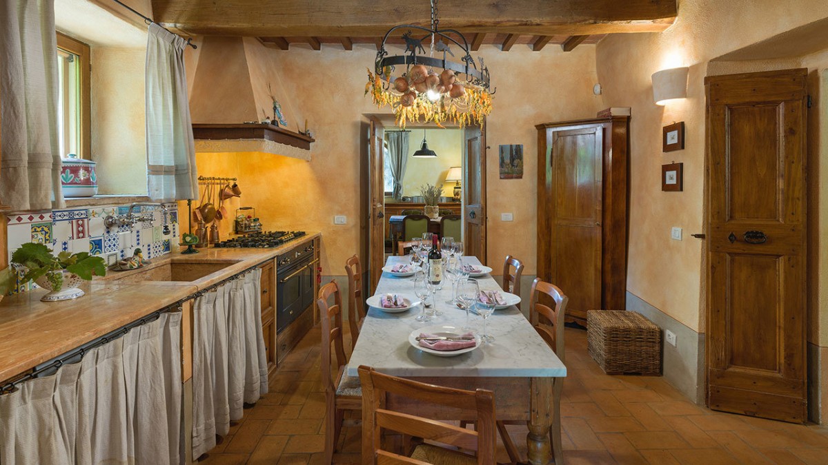 Cozinha tradicional em estilo rústico