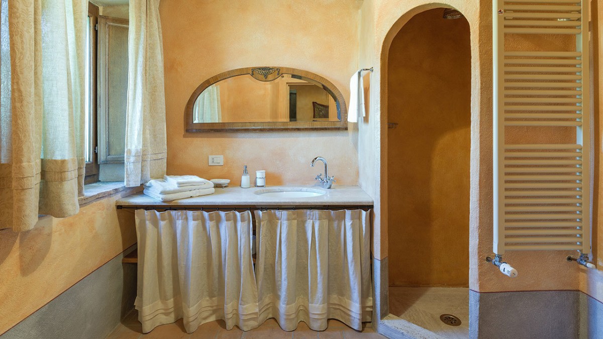 Cinco casas de banho completas