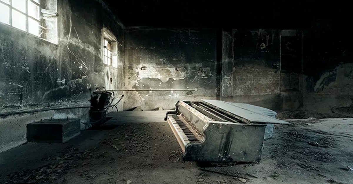 O artista francês foca-se em casas abandonadas