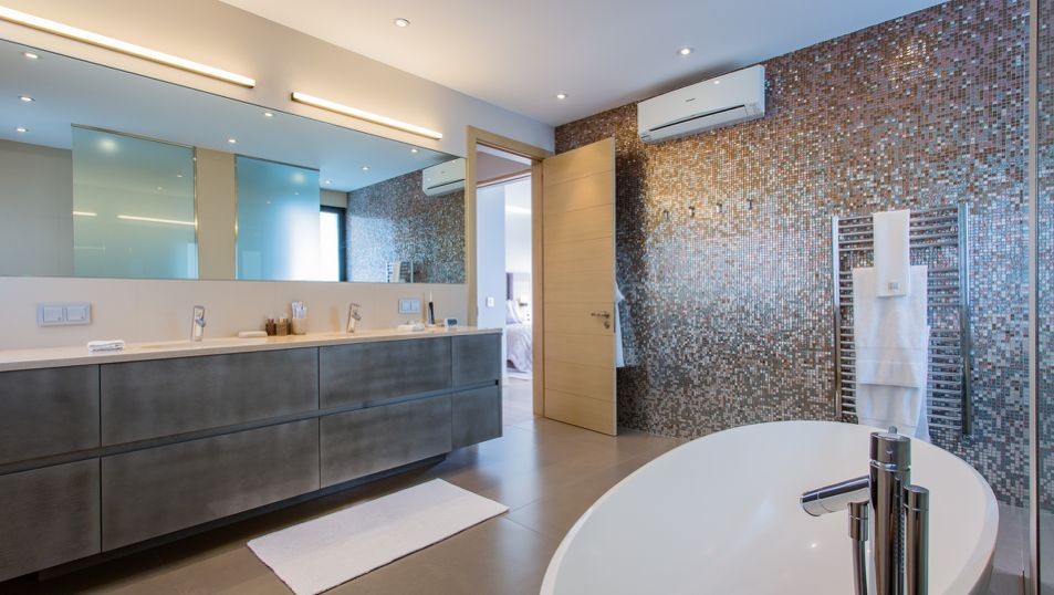 The villa has several modern bathrooms