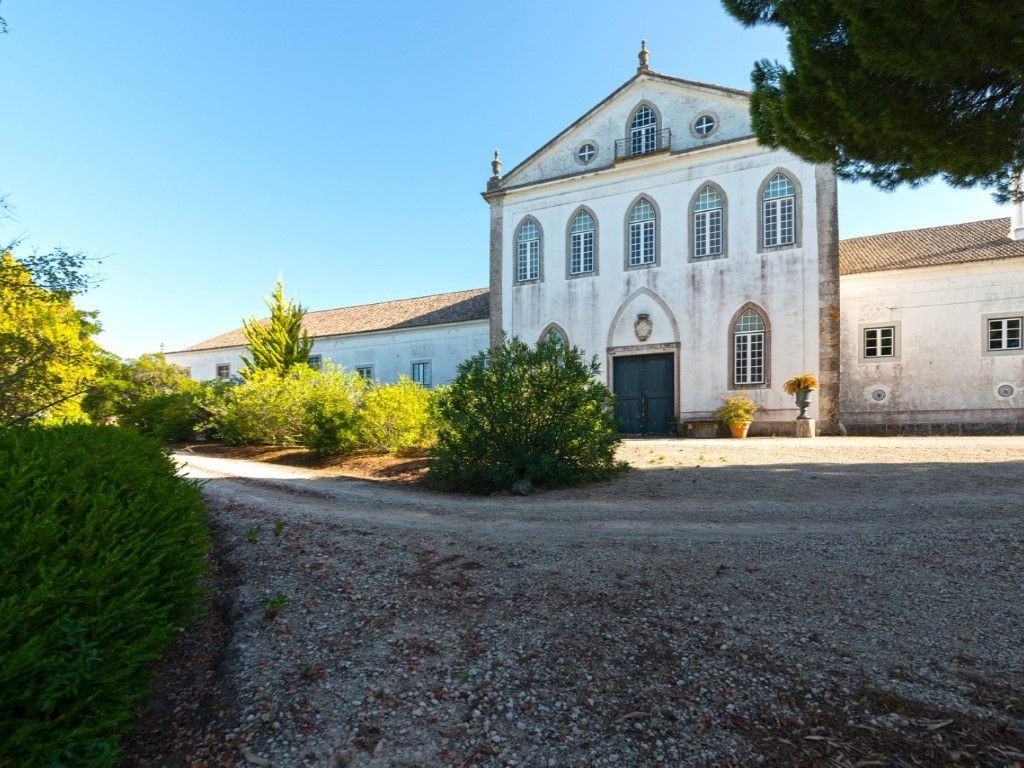 A spectacular palace is for sale in Portugal