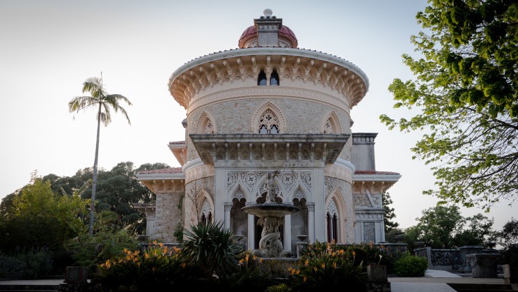 Monserrate Palace / Photo by Alberto Frías on Unsplash