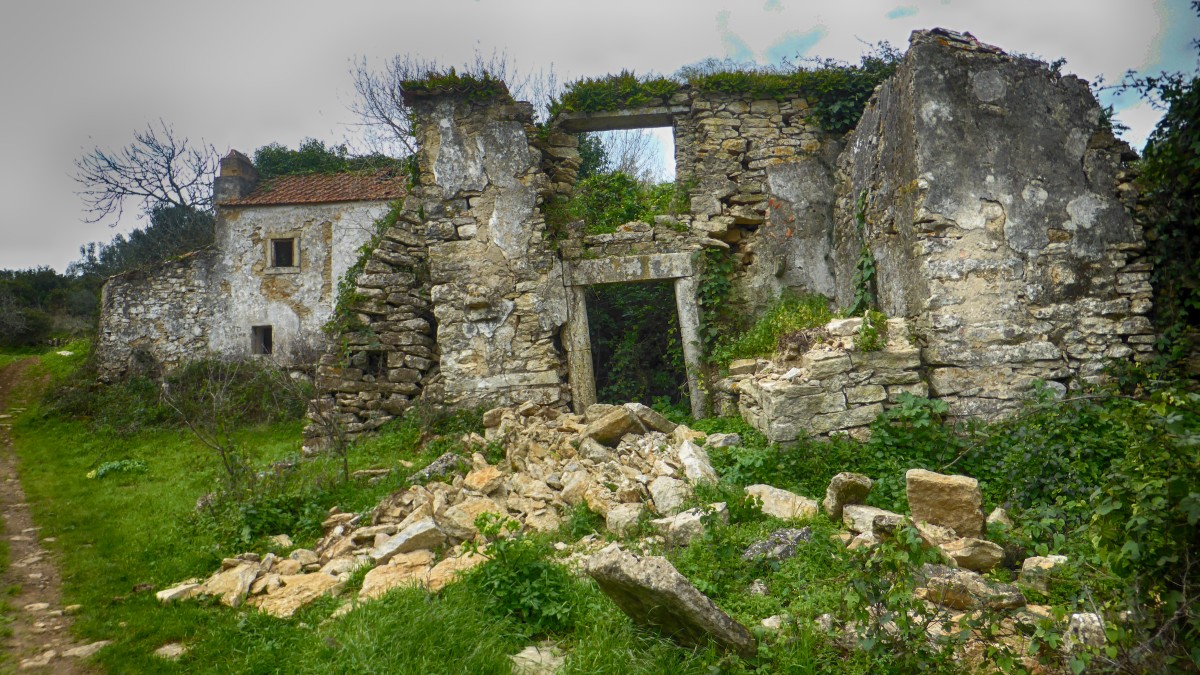Projeto turístico para ressuscitar aldeia-fantasma travado pela Câmara de Sintra