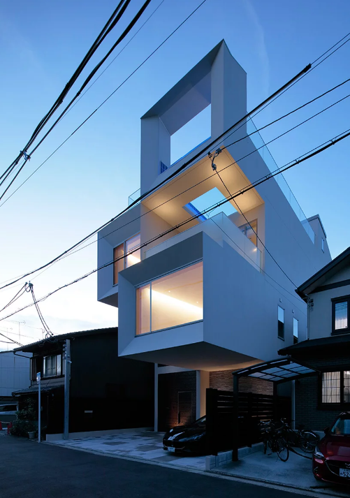 Tem uma forma curiosa