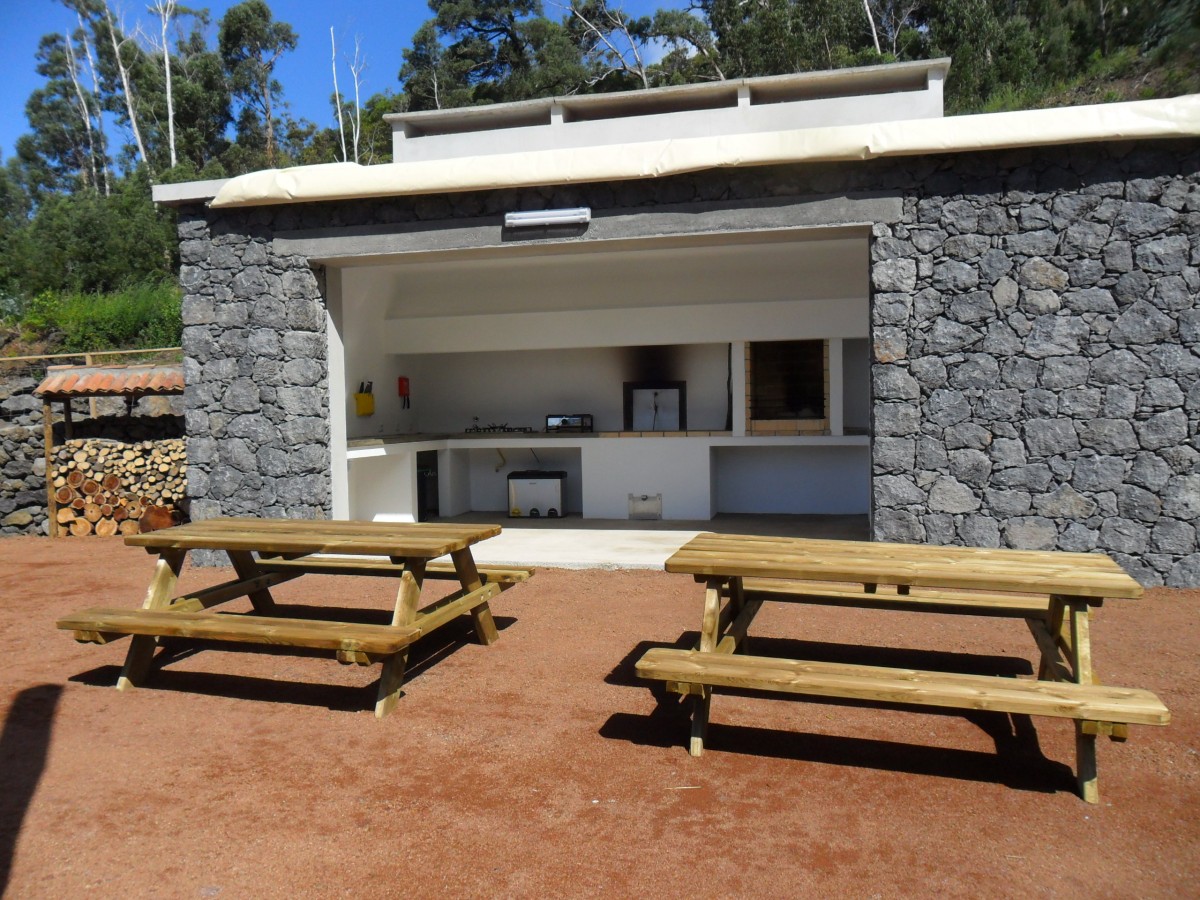 The communal kitchen / Retiro Atlântico