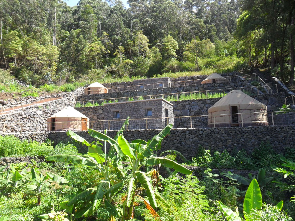 A view of all 4 yurts / Retiro Atlântico