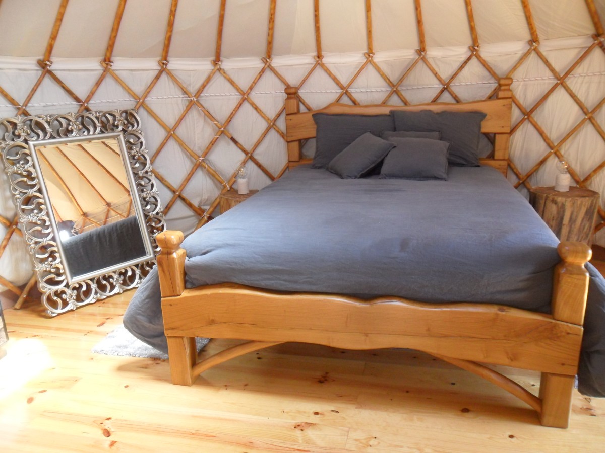 Each yurt has a comfortable interior / Retiro Atlântico