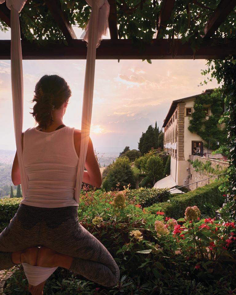 Desfrutar de um hotel de luxo sem sair de casa: música, aulas de cozinha e yoga incluídas