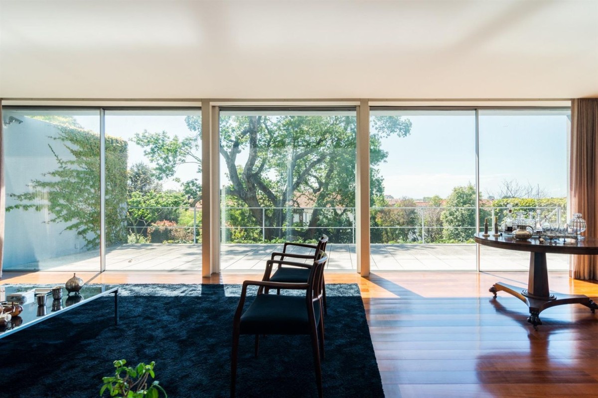 La villa ha terrazze circostanti e vista sul Parque da Cidade