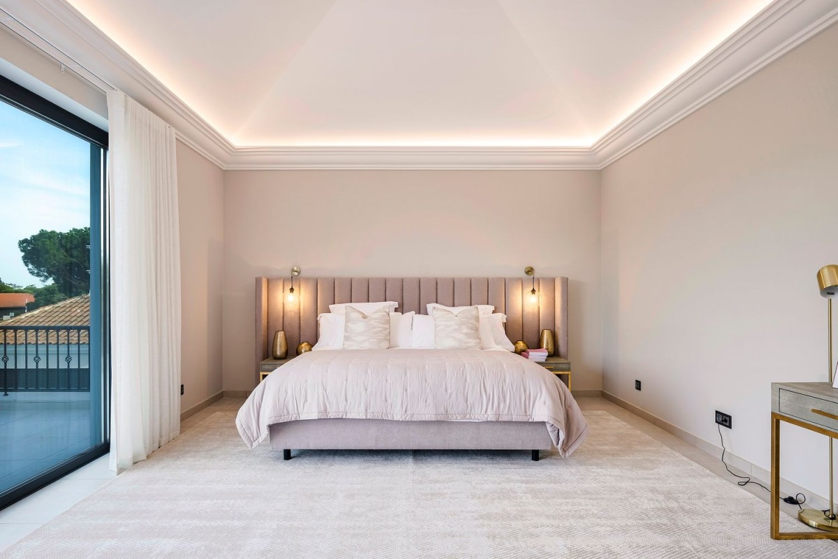 Schlafzimmer mit Zugang zur Terrasse