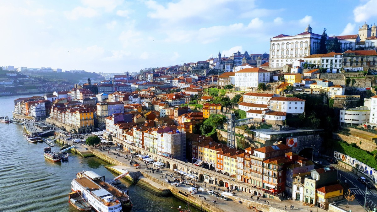 As zonas de Lisboa e Porto mais atrativas para se colocarem as casas a arrendar são...