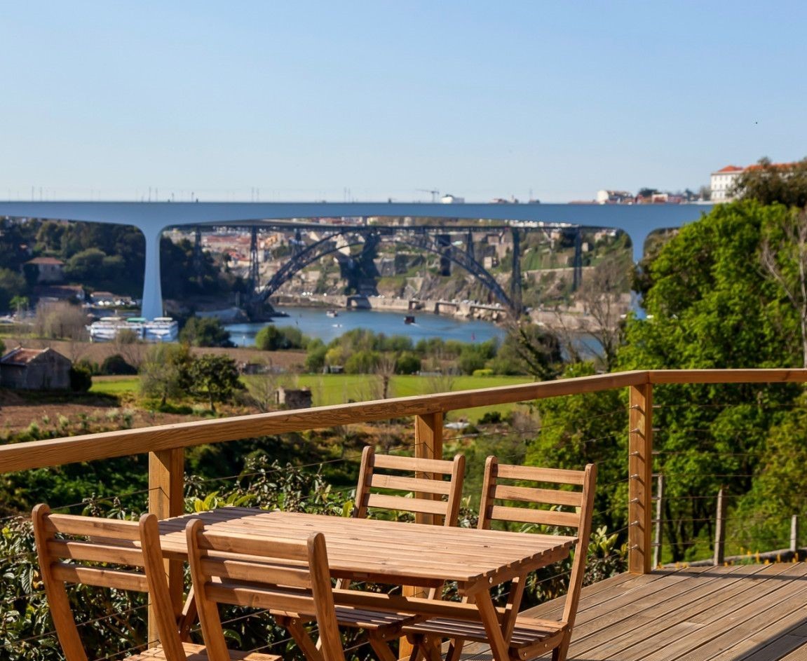 The property has a large terrace overlooking the grounds and the nearby city of Porto