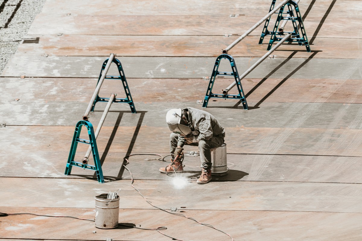 Imobiliário e construção com 97% das empresas a funcionar no final de maio