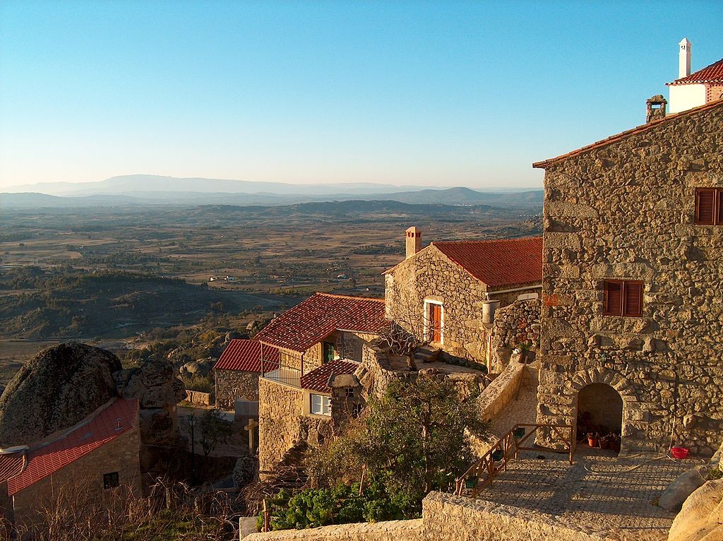 Vista spettacolare dal borgo / Monica Andre - Flickr, CC BY 2.0 / Wikimedia Commons