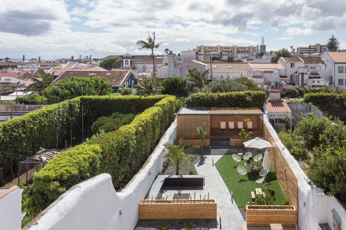 Mudar de rumo pela paixão ao turismo: moinho e escola ganham segunda vida nos Açores 