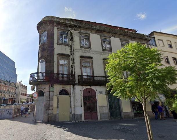 Edifício do antigo Hotel do Louvre no Porto vai ser reabilitado e convertido em habitação