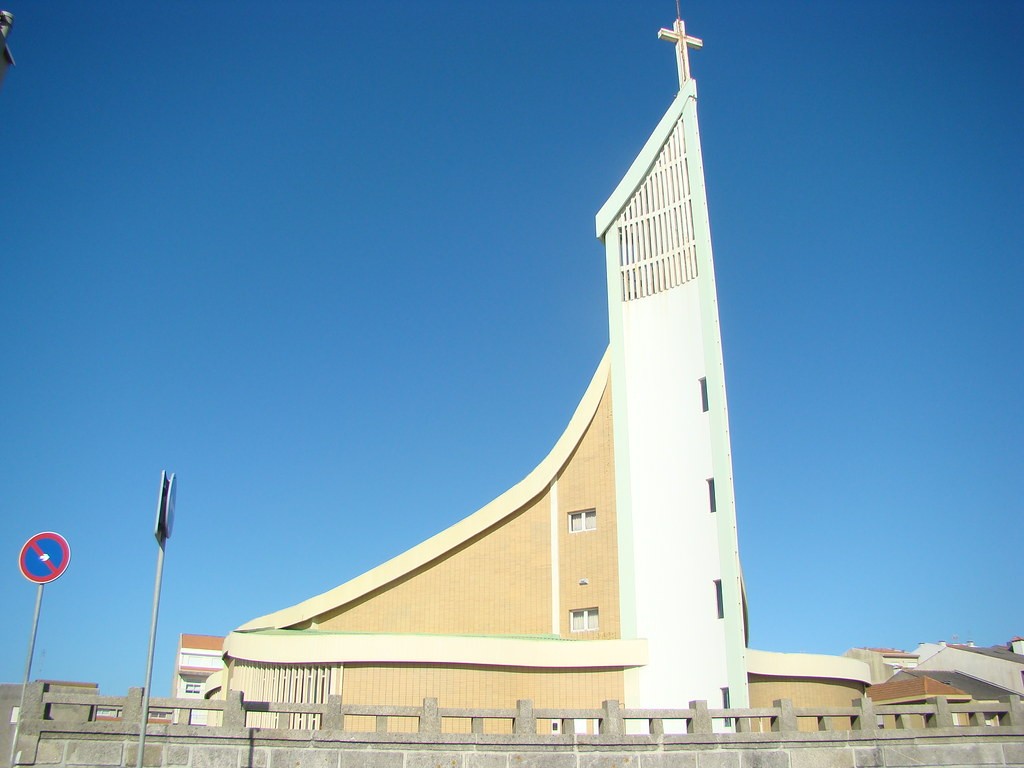 Edifício de cinco andares construído em Caxinas está ilegal