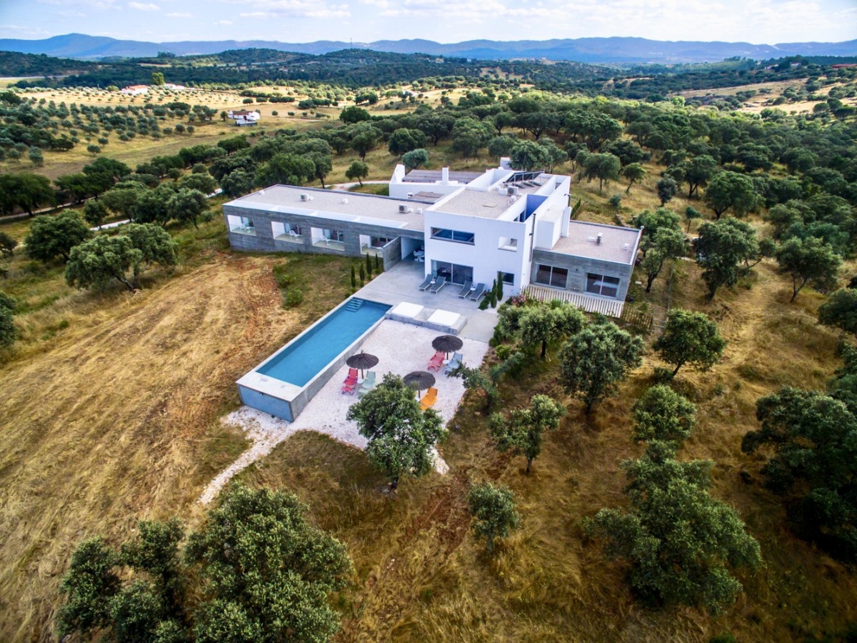 Imobiliário de luxo troca centro das cidades pela Linha de Cascais, Sintra e Alentejo