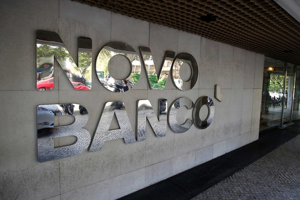 Novo Banco perde mais de 300 milhões com venda de imóveis a fundo a que chairman esteve ligado