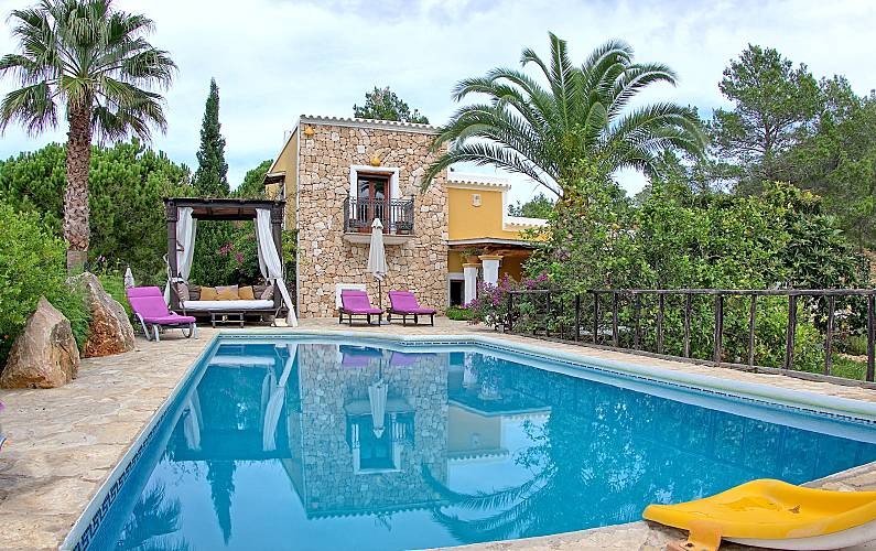 Esta espetacular casa em Ibiza tem 250 anos e é perfeita para umas férias no campo