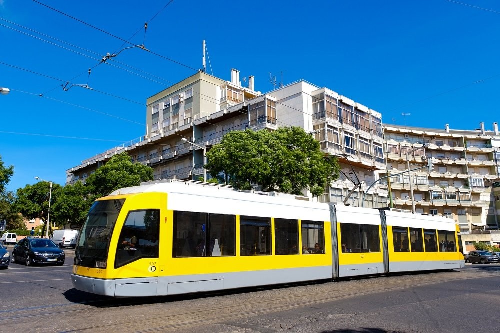 Autarquias de Lisboa, Oeiras e Loures aprovam protocolo para estudar metro de superfície
