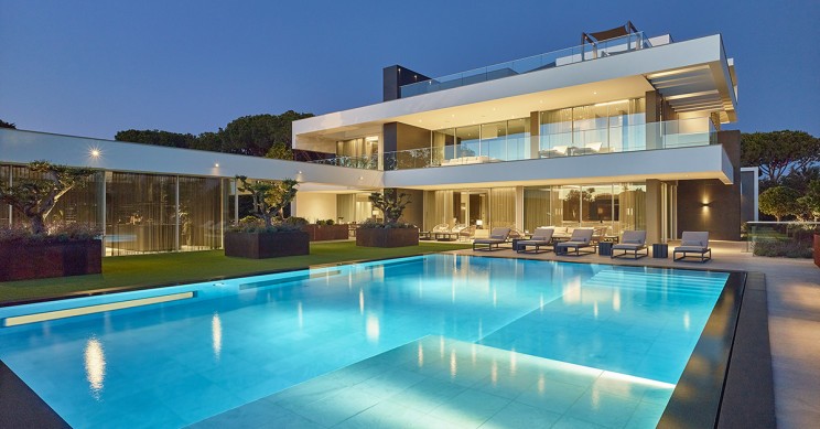 Contemporary villa